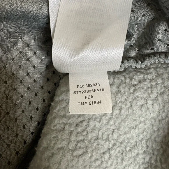 Patagonia Gray Fleece with Burgundy Accents - Picture 12 of 12